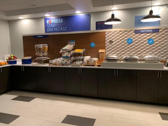Holiday Inn Express Hotel & Suites Rochester By Ihg Экстерьер фото