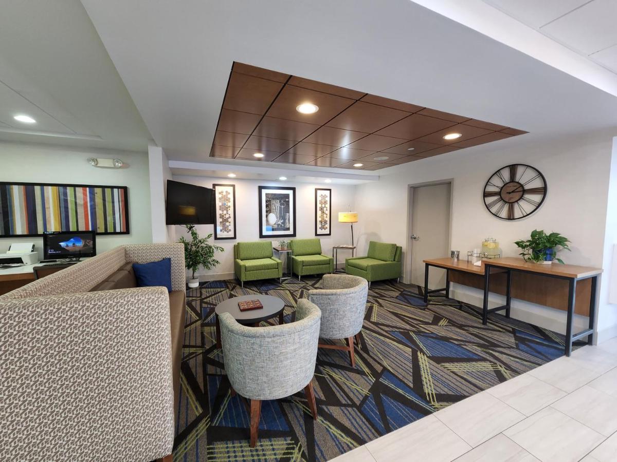 Holiday Inn Express Hotel & Suites Rochester By Ihg Экстерьер фото