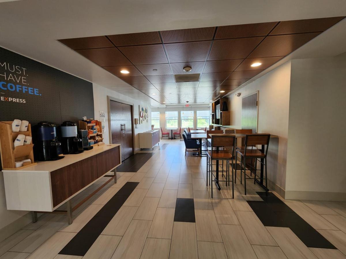 Holiday Inn Express Hotel & Suites Rochester By Ihg Экстерьер фото