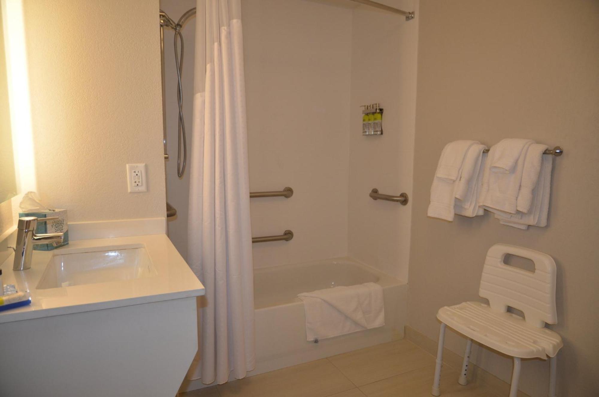 Holiday Inn Express Hotel & Suites Rochester By Ihg Экстерьер фото