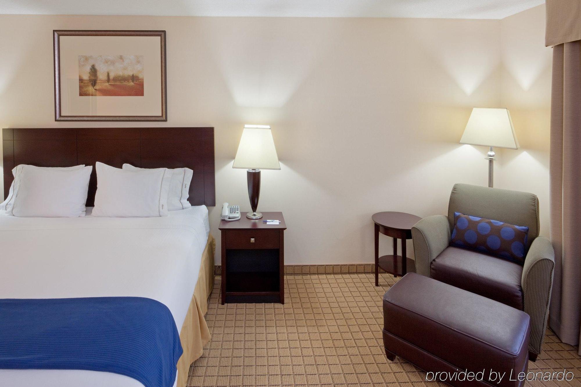 Holiday Inn Express Hotel & Suites Rochester By Ihg Номер фото