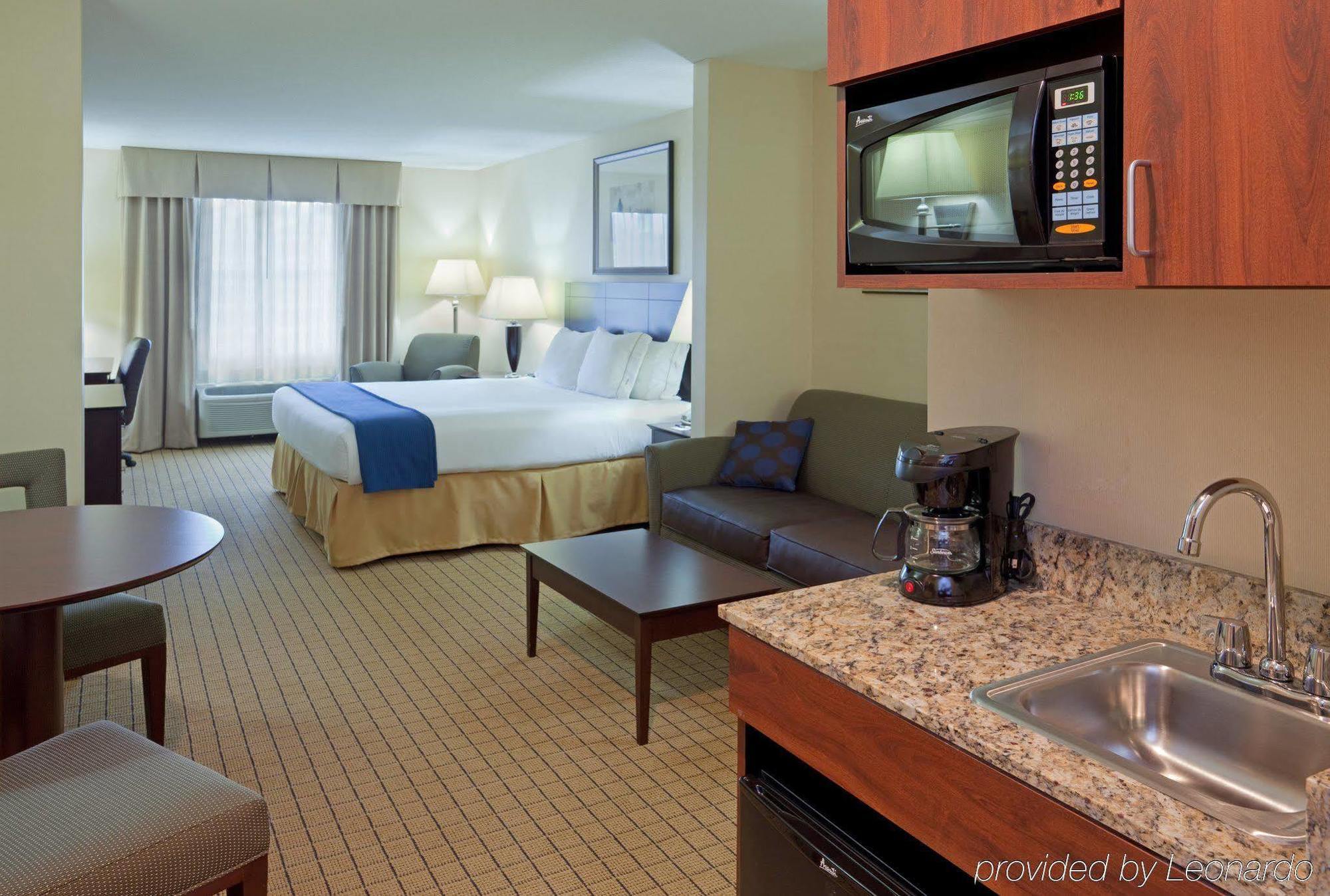 Holiday Inn Express Hotel & Suites Rochester By Ihg Номер фото